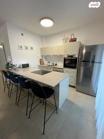 דירה, דרך זאב ז'בוטינסקי, שכונת בן גוריון, מרכז העיר ג', רמת גן