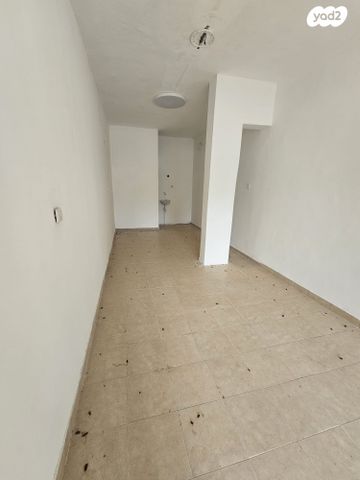 חנויות/ שטח מסחרי, בלפור 41, הגבול רוטשילד, בת ים