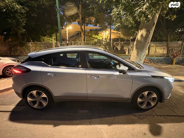 מודעת רכב ג׳ילי Geometry C