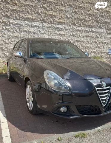 מודעת רכב אלפא רומיאו ג'ולייטה