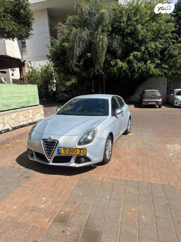 מודעת רכב אלפא רומיאו ג'ולייטה