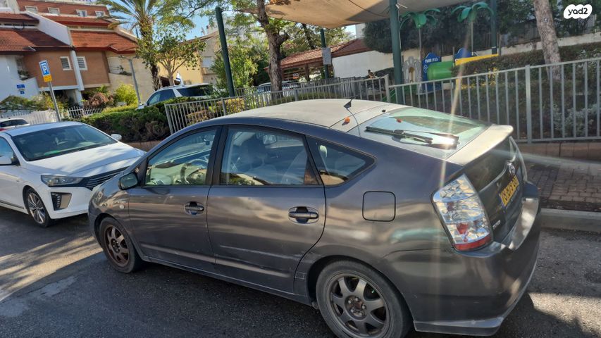 טויוטה פריוס