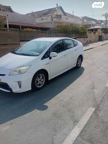 טויוטה פריוס