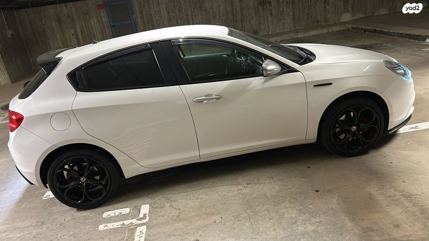 אלפא רומיאו ג'ולייטה