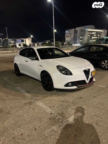 מודעת רכב אלפא רומיאו ג'ולייטה