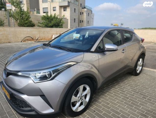 מודעת רכב טויוטה C-HR