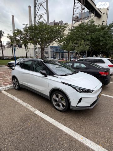 מודעת רכב ג׳ילי Geometry C