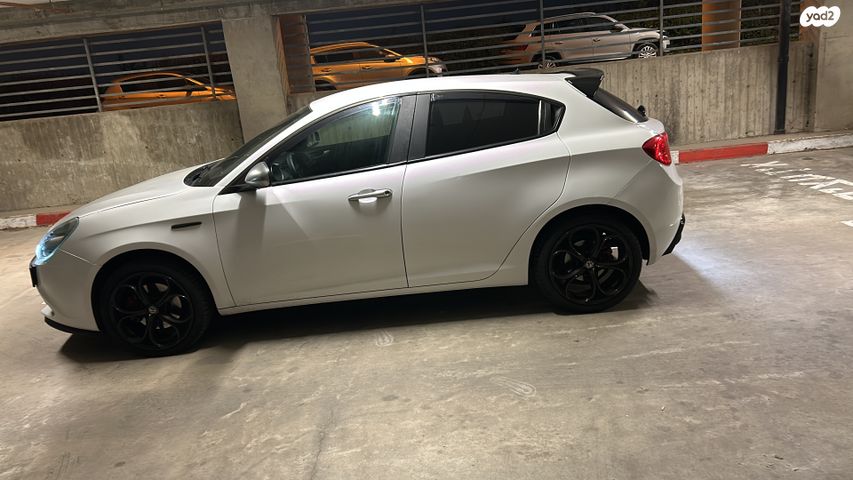 אלפא רומיאו ג'ולייטה