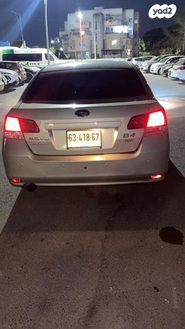 סובארו B4/לגאסי