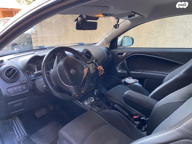 אלפא רומיאו מיטו