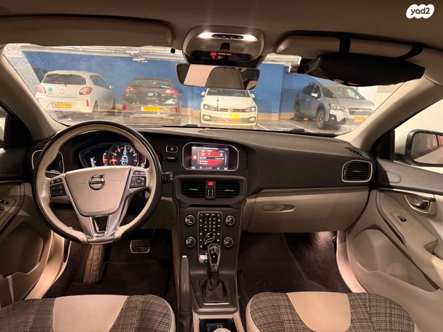 וולוו V40
