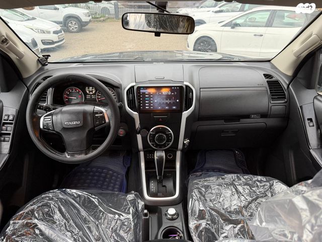 איסוזו די-מקס