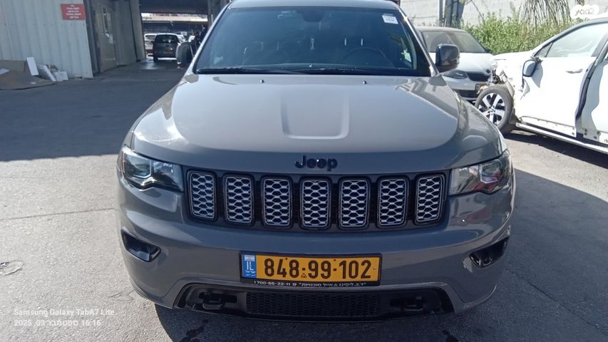 מודעת רכב ג'יפ גרנד צ'ירוקי