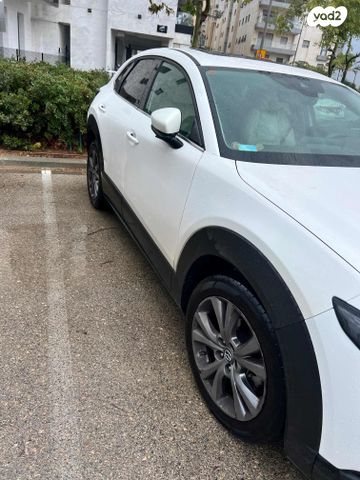 מודעת רכב מאזדה CX-30