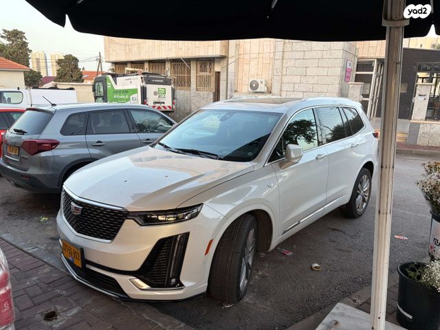 קאדילק XT6