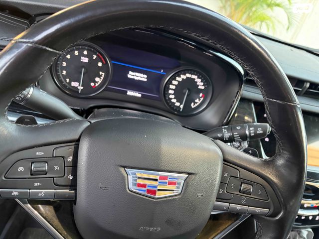 מודעת רכב קאדילק XT6