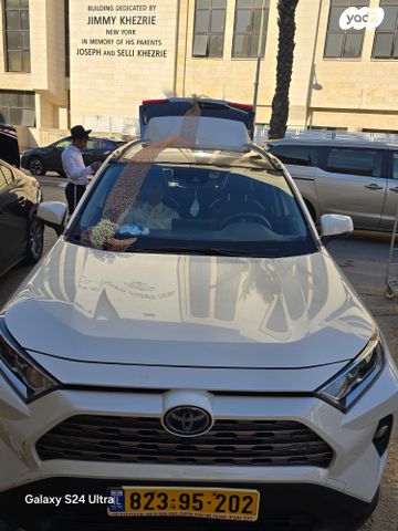 מודעת רכב טויוטה RAV4