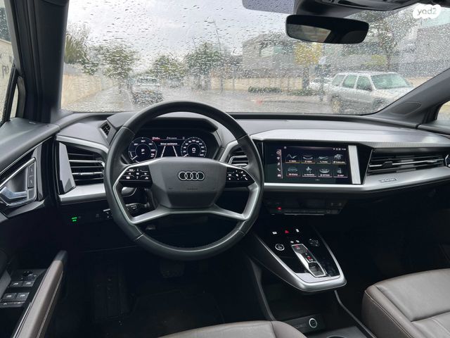 מודעת רכב אאודי Q4 e-tron