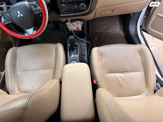 מיצובישי אאוטלנדר