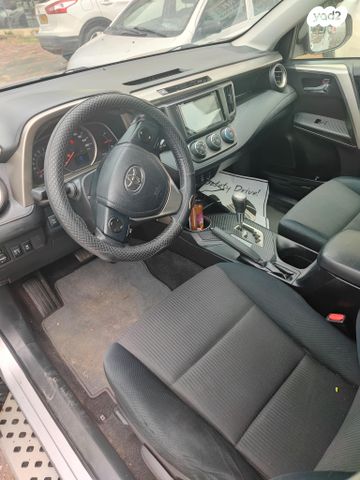 טויוטה RAV4