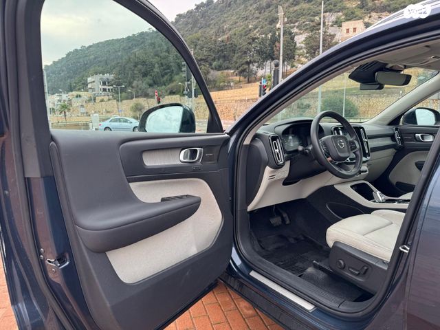 וולוו XC40