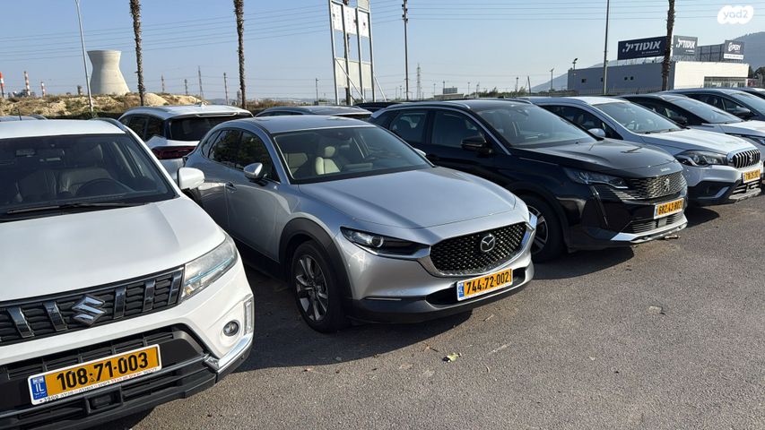 מודעת רכב מאזדה CX-30