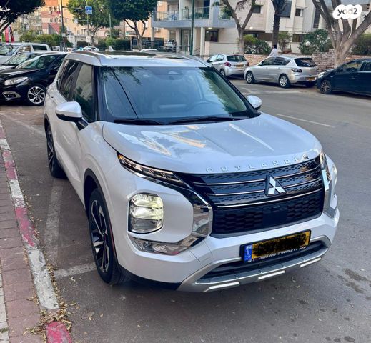 מיצובישי אאוטלנדר