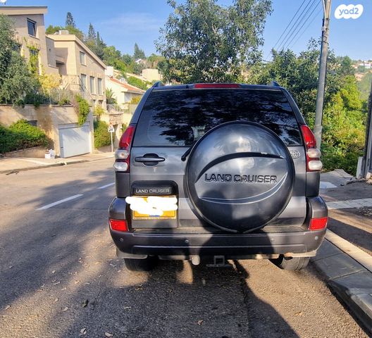 טויוטה לנד קרוזר