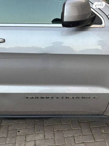 מודעת רכב ג'יפ גרנד צ'ירוקי