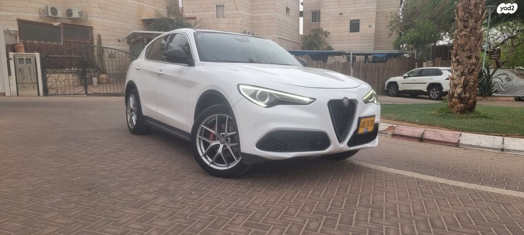 מודעת רכב אלפא רומיאו סטלביו