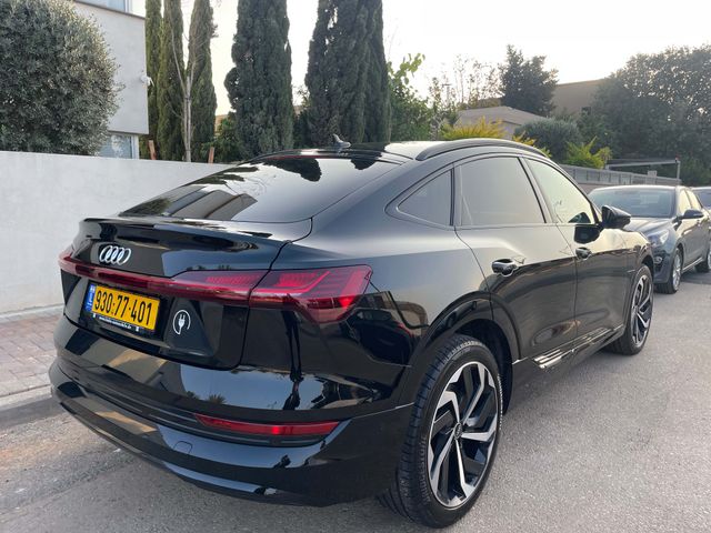 מודעת רכב אאודי E-tron