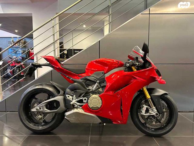 דוקאטי פניגאלה V4S