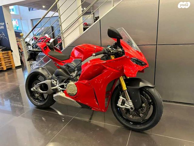 דוקאטי פניגאלה V4S