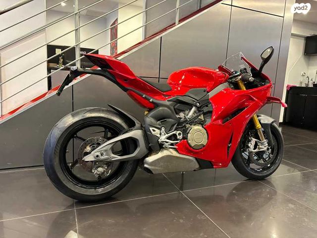 דוקאטי פניגאלה V4S