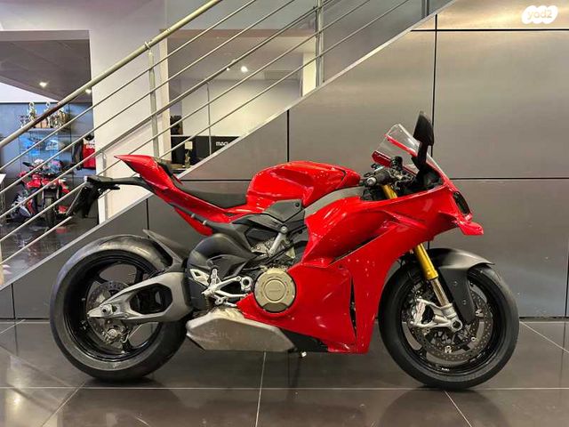 דוקאטי פניגאלה V4S