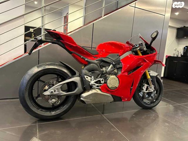 דוקאטי פניגאלה V4S