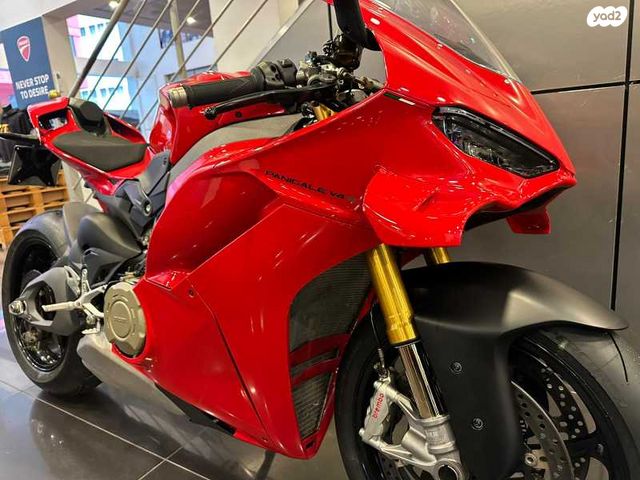 דוקאטי פניגאלה V4S