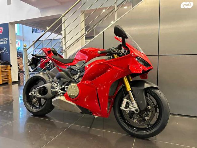 דוקאטי פניגאלה V4S