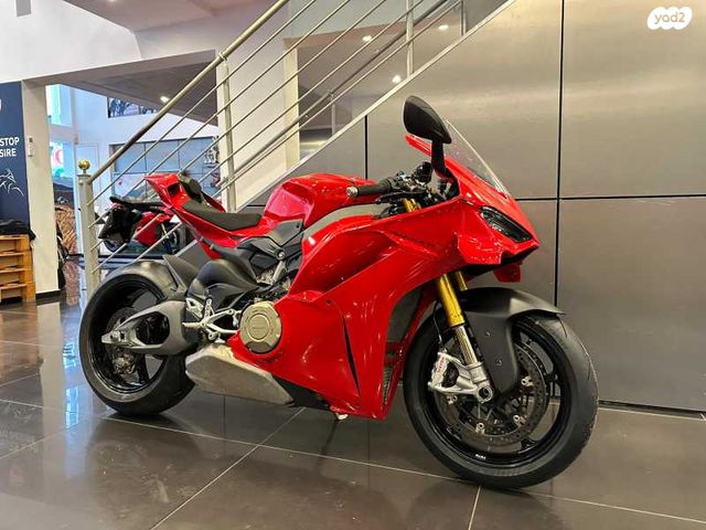 דוקאטי פניגאלה V4S