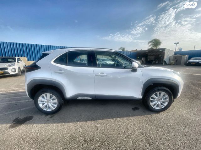 טויוטה יאריס קרוס