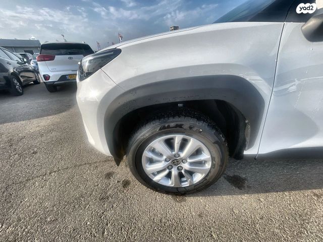 טויוטה יאריס קרוס