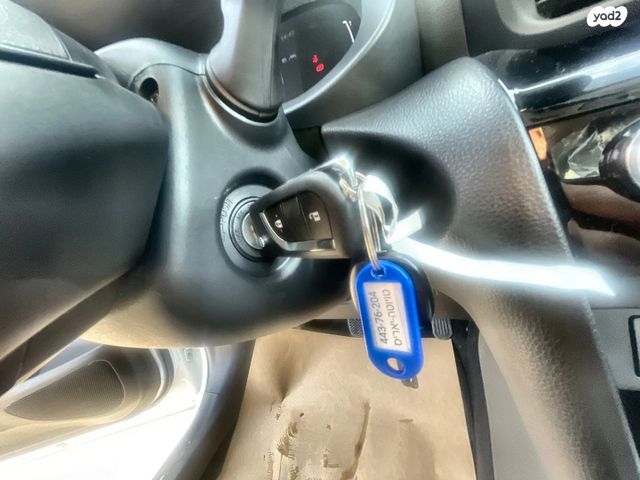 טויוטה יאריס קרוס