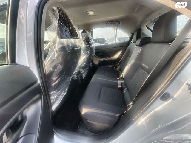 טויוטה יאריס קרוס