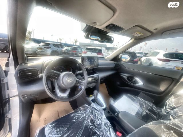 טויוטה יאריס קרוס