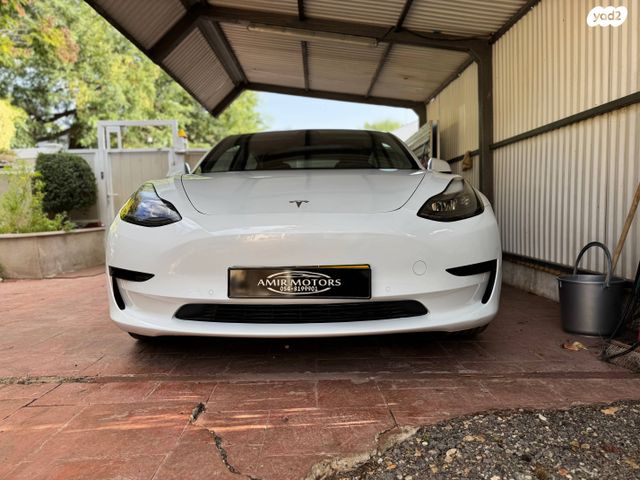 מודעת רכב טסלה מודל 3