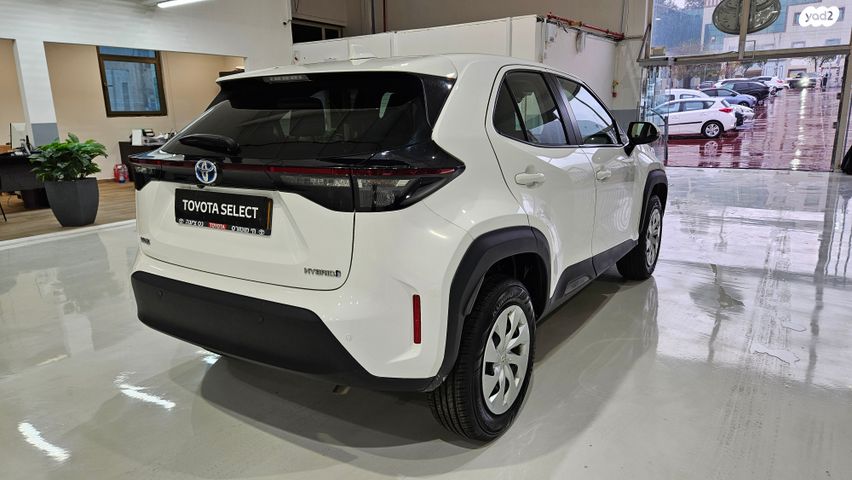 טויוטה יאריס קרוס