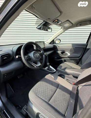 טויוטה יאריס קרוס