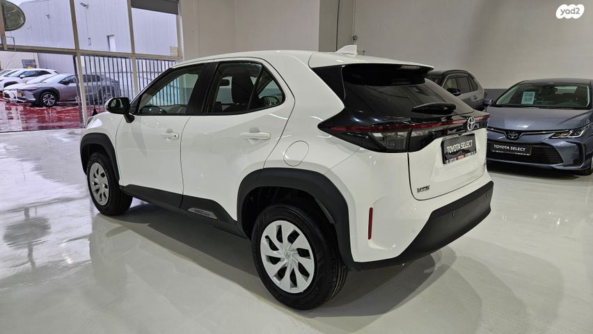 טויוטה יאריס קרוס