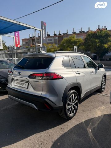 טויוטה קורולה קרוס