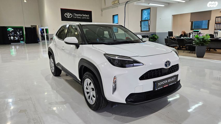 טויוטה יאריס קרוס